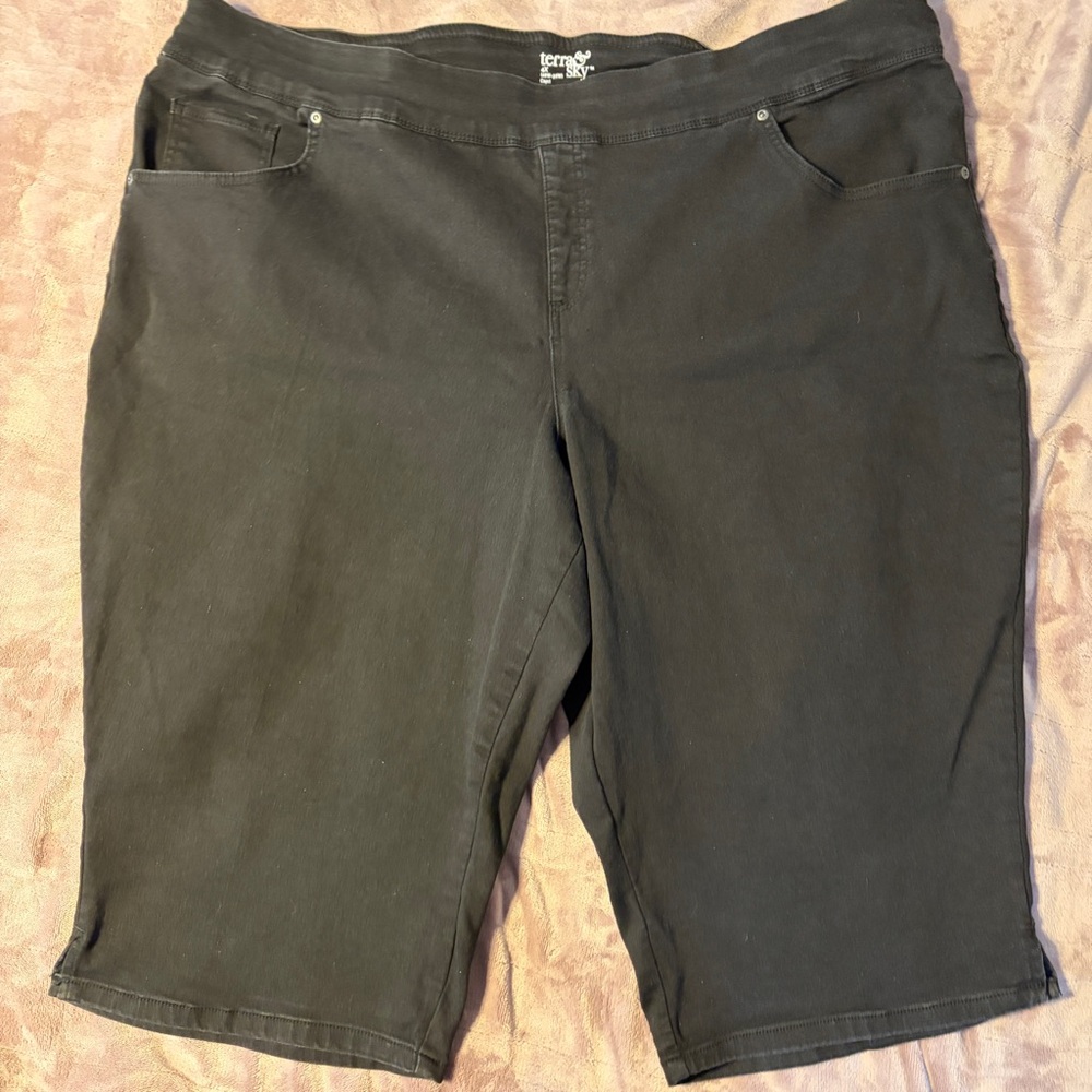 Terra & Sky Black Denim Capri shorts 4x